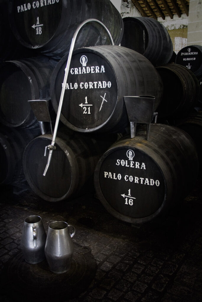 Tag til sherrysmagning i Jerez de la Frontera - Smag sherry direkte fra tønden hos Bodegas Emilio Hidalgo