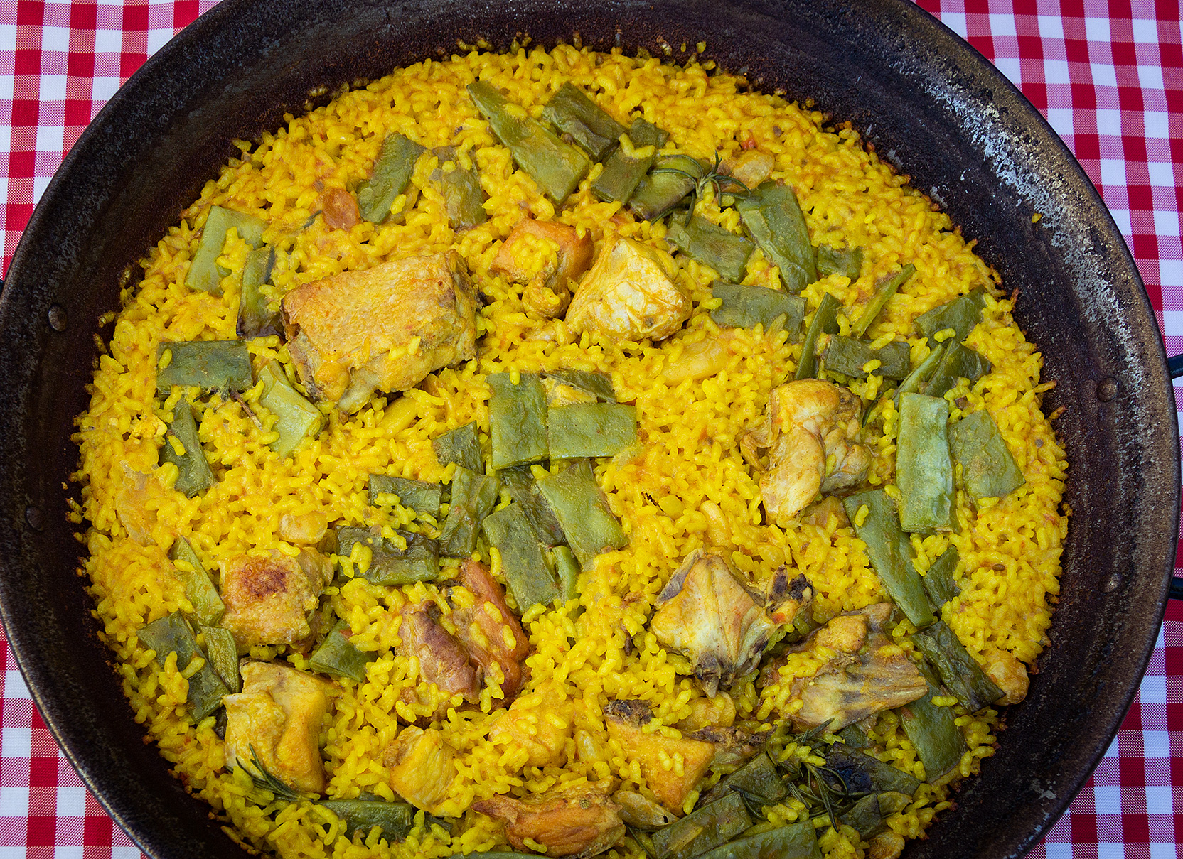 Valencian paella with chicken and rabbit
