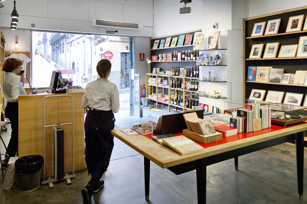 LaFabrica_shop Køb fotobøger som souvenir i La Fábricas butik i Madrid