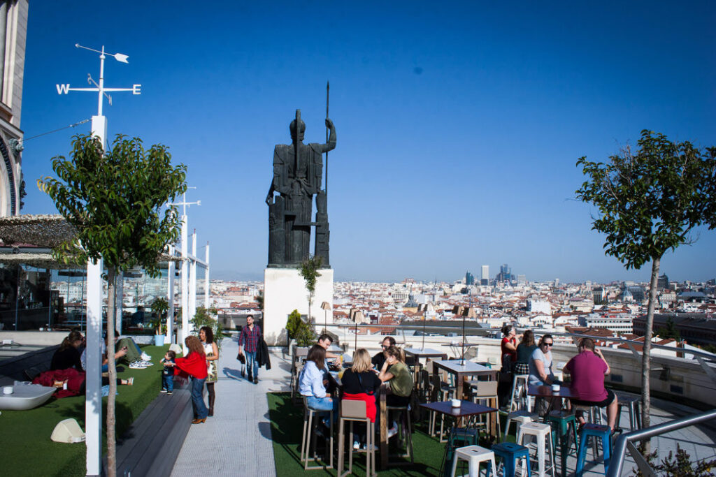 Guide til Madrid: Nyd udsigten til Madrids store seværdigheder fra Terraza Circulo de la Bellas Artes