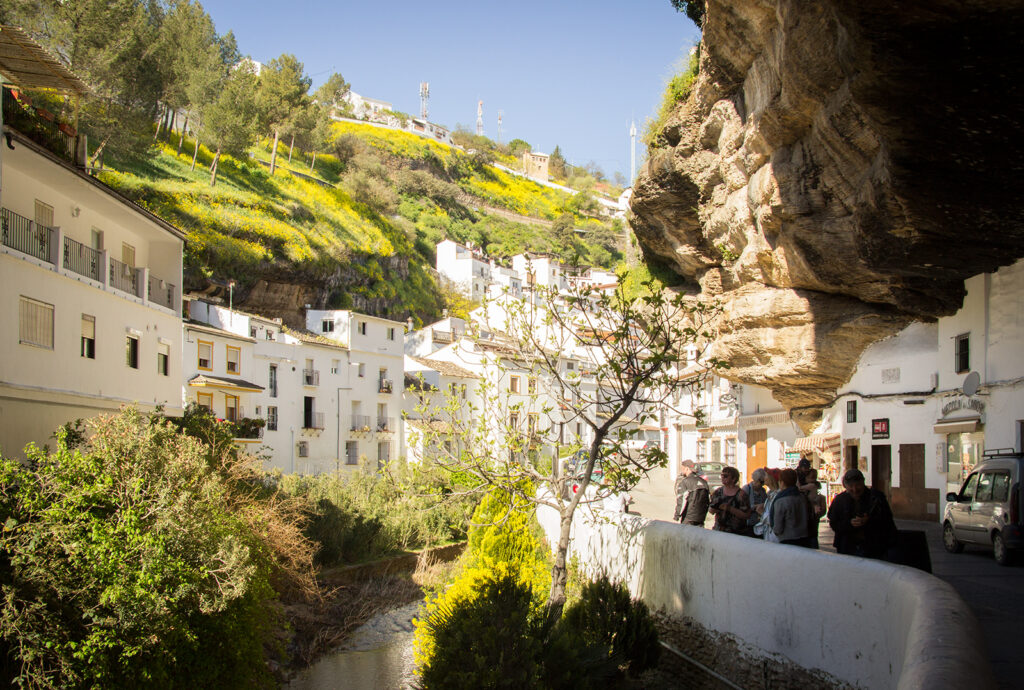 Setenil de las Bodegas en Andalucía