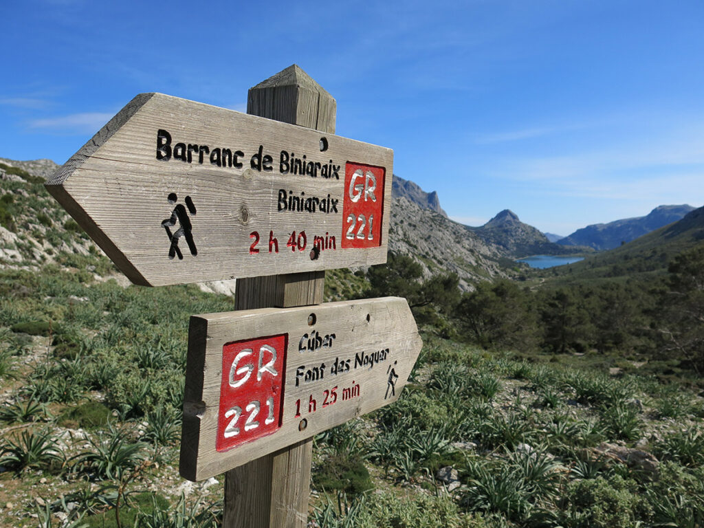 Hiking in Mallorca's beautiful Tramuntana mountains - the route is signposted