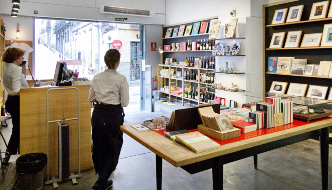 Køb fotobøger som souvenir i La Fábricas butik i Madrid