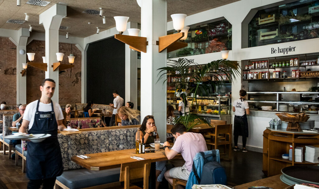 Disfrute de un brunch vegetariano sano, colorido y bonito en Teresa's Flax & Kale, en el barrio barcelonés del Raval.