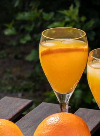 Agua de Valencia - opskrift på lækker sommerdrink med cava og friskpressede appelsiner