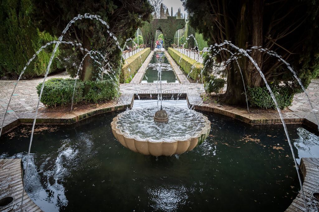 Haverne, der omgiver Generalife, er fyldt med springvand. Foto Christian Grønne