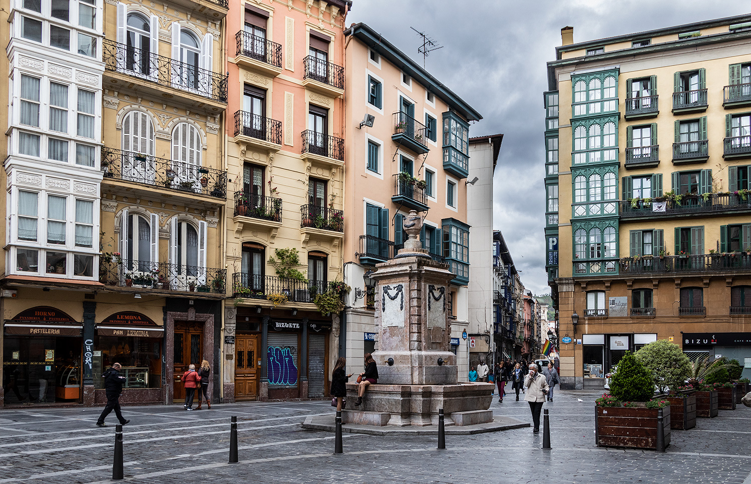 Strolling around the Casco Viejo in Bilbao is one of those experiences you can't miss.