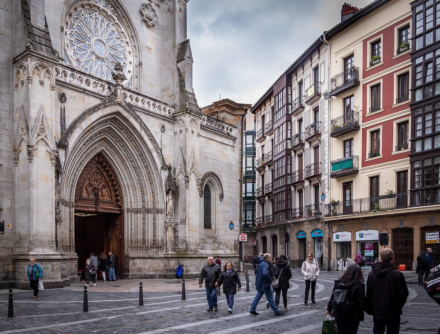 Besøg katedralen, som ligger i Bilbaos gamle bydel.