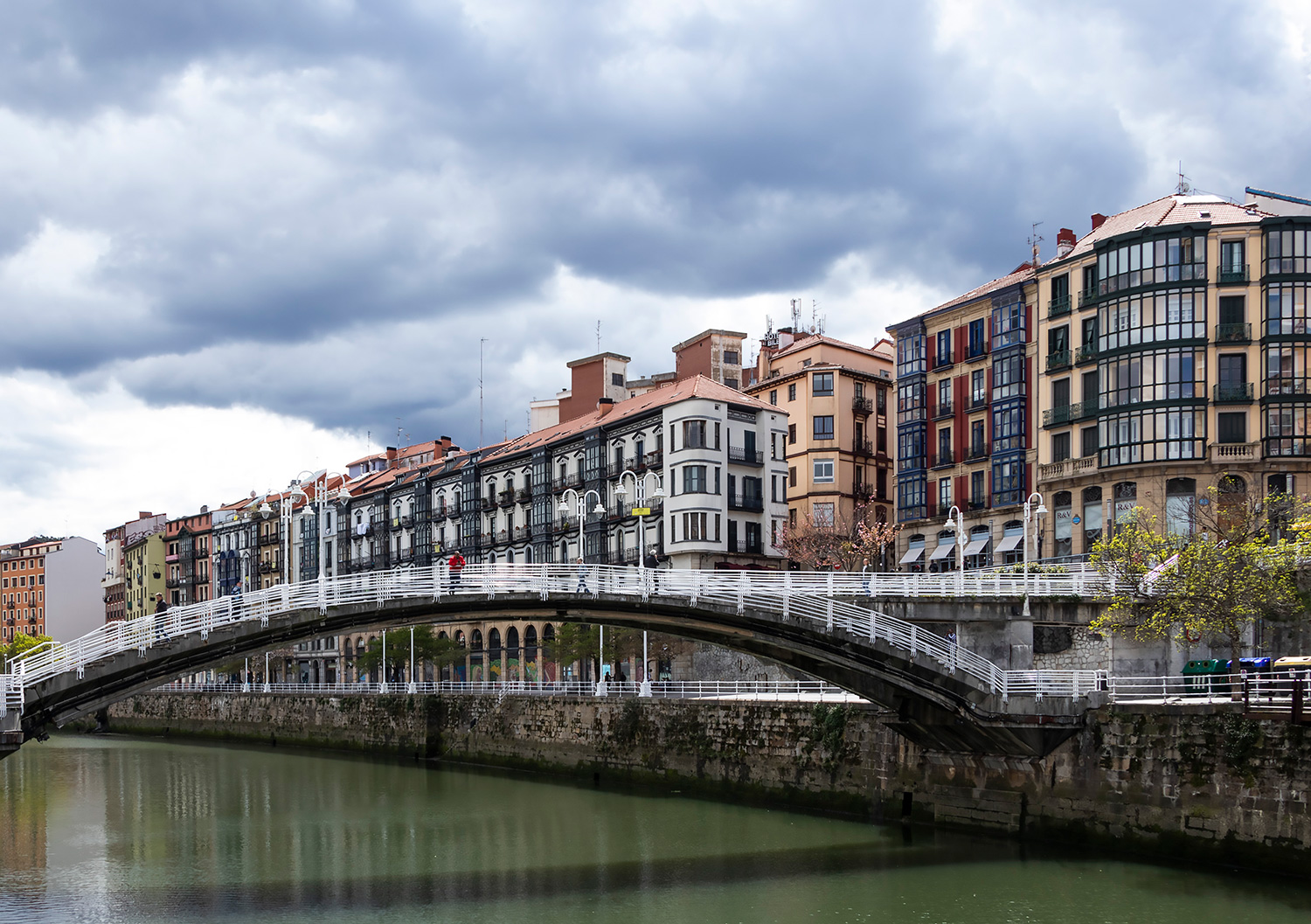 Desata tu bohemia interior en el artístico barrio de Bilbao