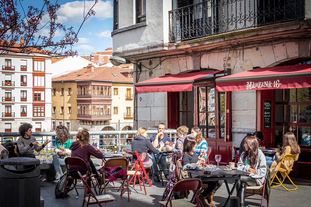 Unleash your inner bohemian in Bilbao's artists' quarter and enjoy a drink in the cafés overlooking the river.