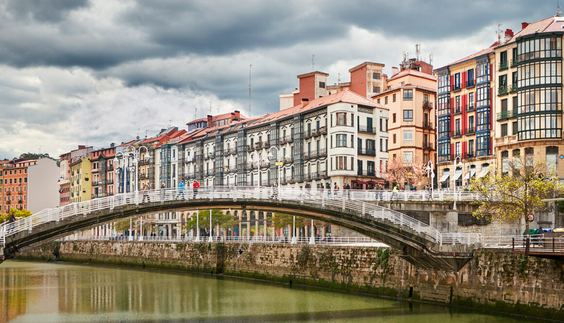 Guide to La Vieja in Bilbao Colorful bohemian neighborhood
