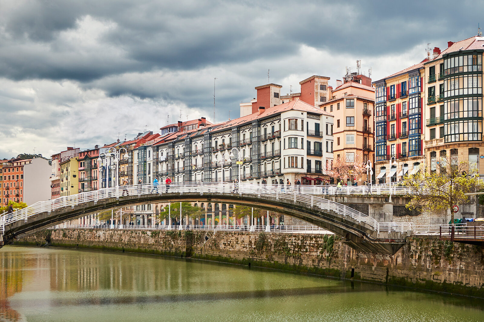 Guide to La Vieja in Bilbao Colorful bohemian neighborhood