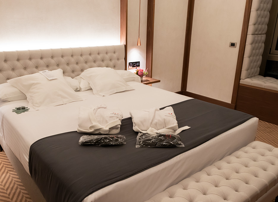 Værelserne på Ercilla Hotel i Bilbao er lyse og rummelige med designermøbler.
