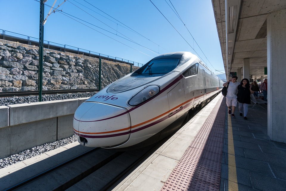 can you travel around spain by train