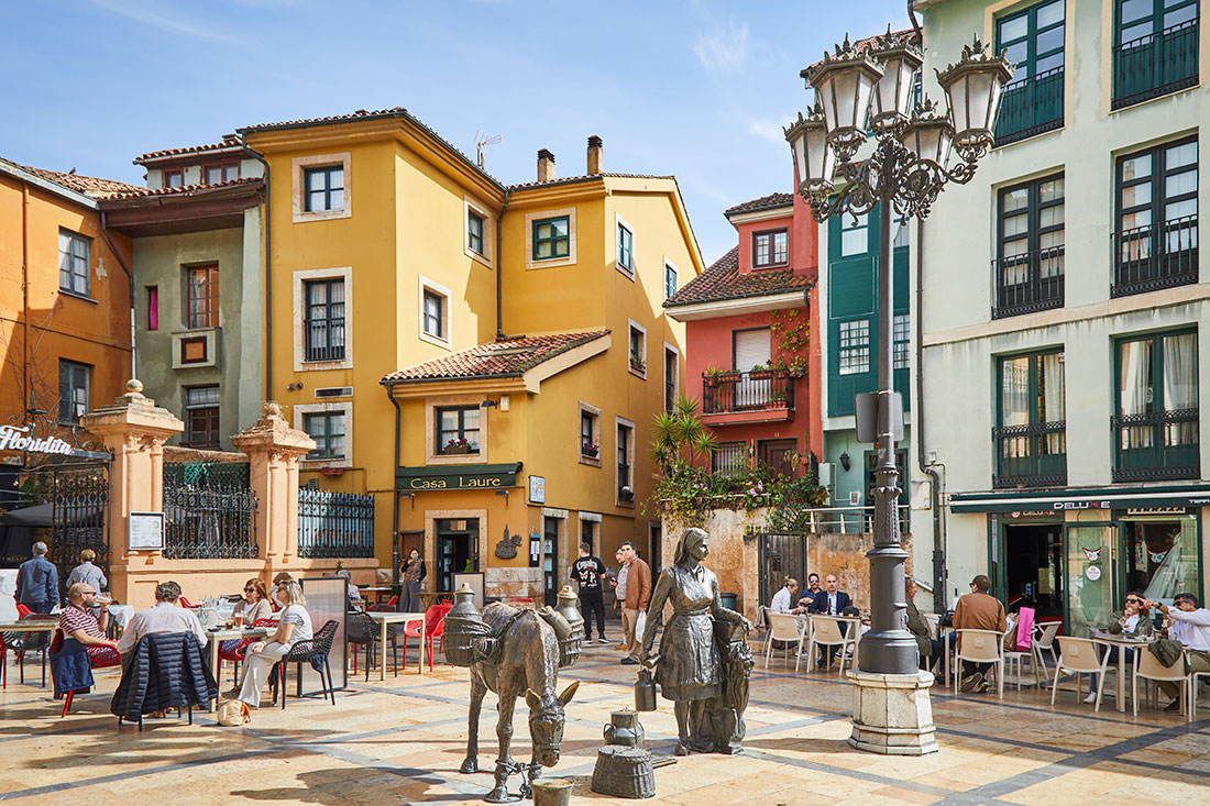 Plaza Trascorrales i Oviedo er det pefekte sted til en frokost.