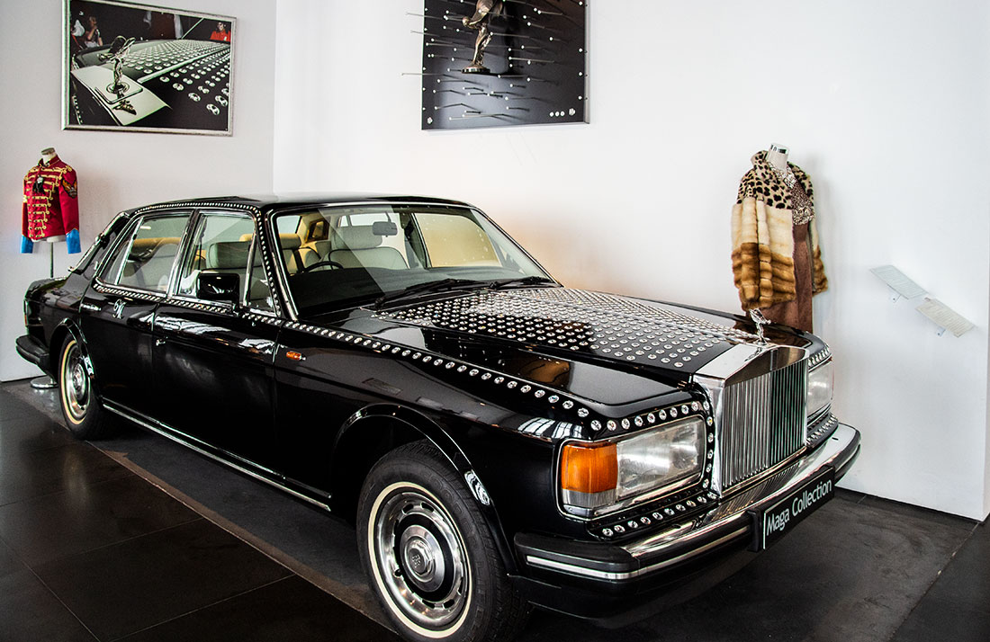 El coche de Michael Jackson con cristales en el Museo Automovilístico de Málaga