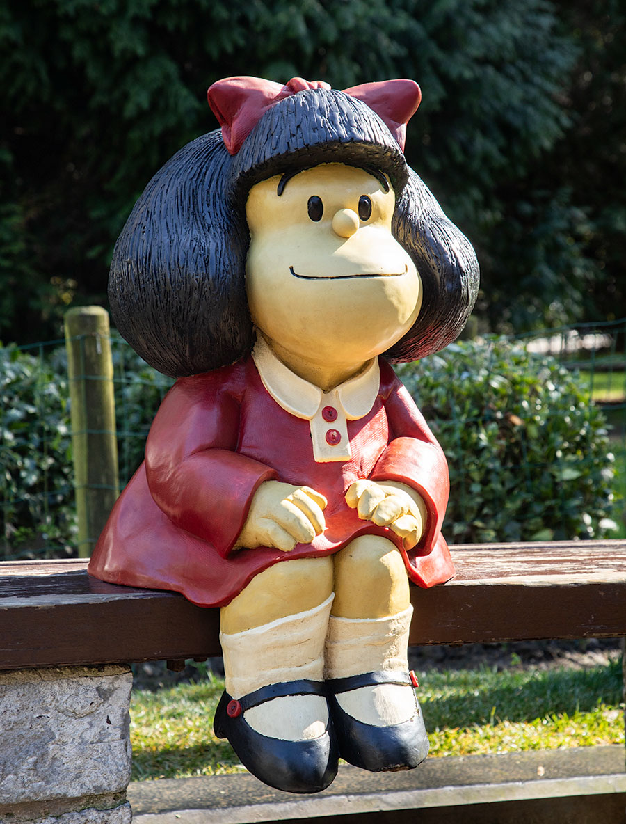 Tegneseriefiguren Mafalda kan ses som skulptur i Oviedos bypark.