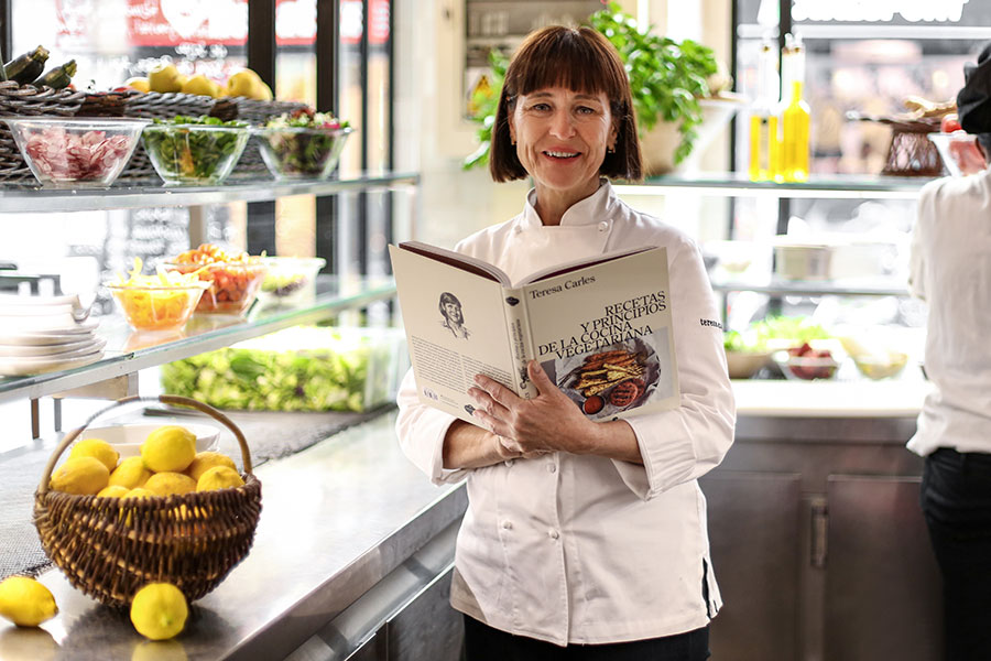 Libros de cocina vegetariana para mujeres ocupadas es uno de los muchos proyectos de Teresa Carles.