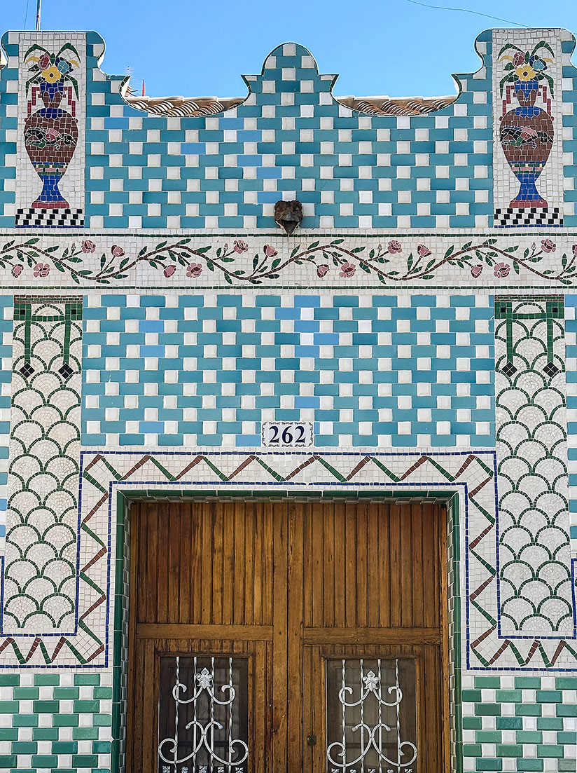 El Cabanyal is dotted with house facades with colorful tile decorations.