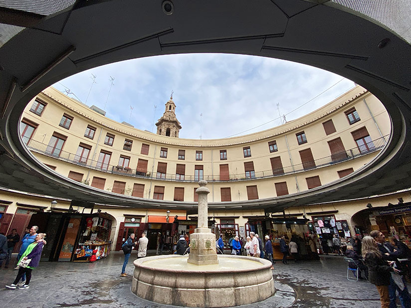 The round square, Plaza Redonda, in Valencia.