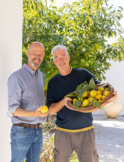 Henrik Vilain og Ingo Schauser på deres finca Garden of lemons i Andalusien