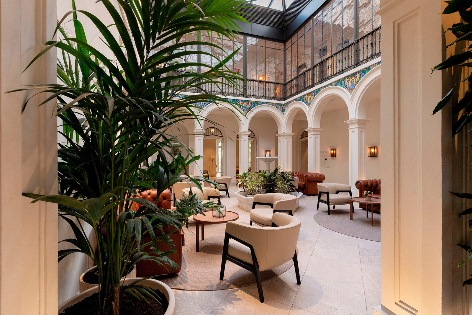 Hotel H10 Palacio Colomera: Alójate en un elegante palacio con una impresionante azotea en el corazón de Córdoba