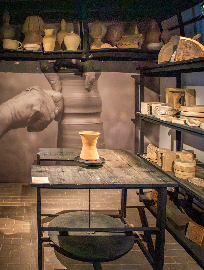 Haz un recorrido por la historia de la cerámica en el Museo de Cerámica de Sevilla.