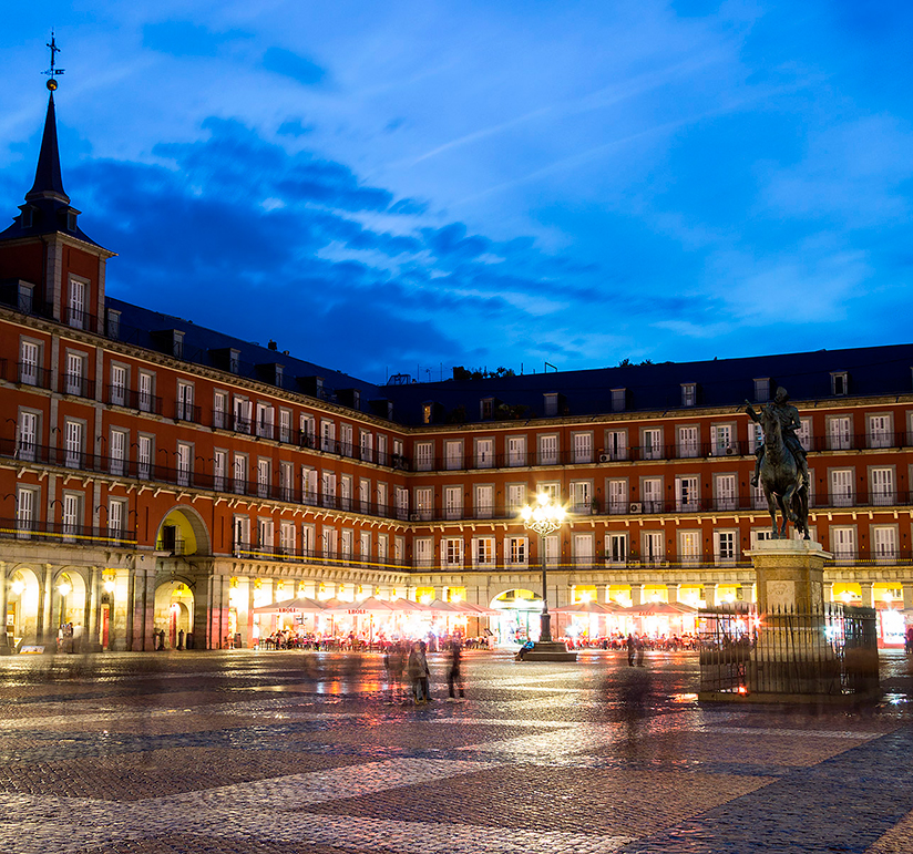 La Plaza Mayor es la plaza más famosa de Madrid.