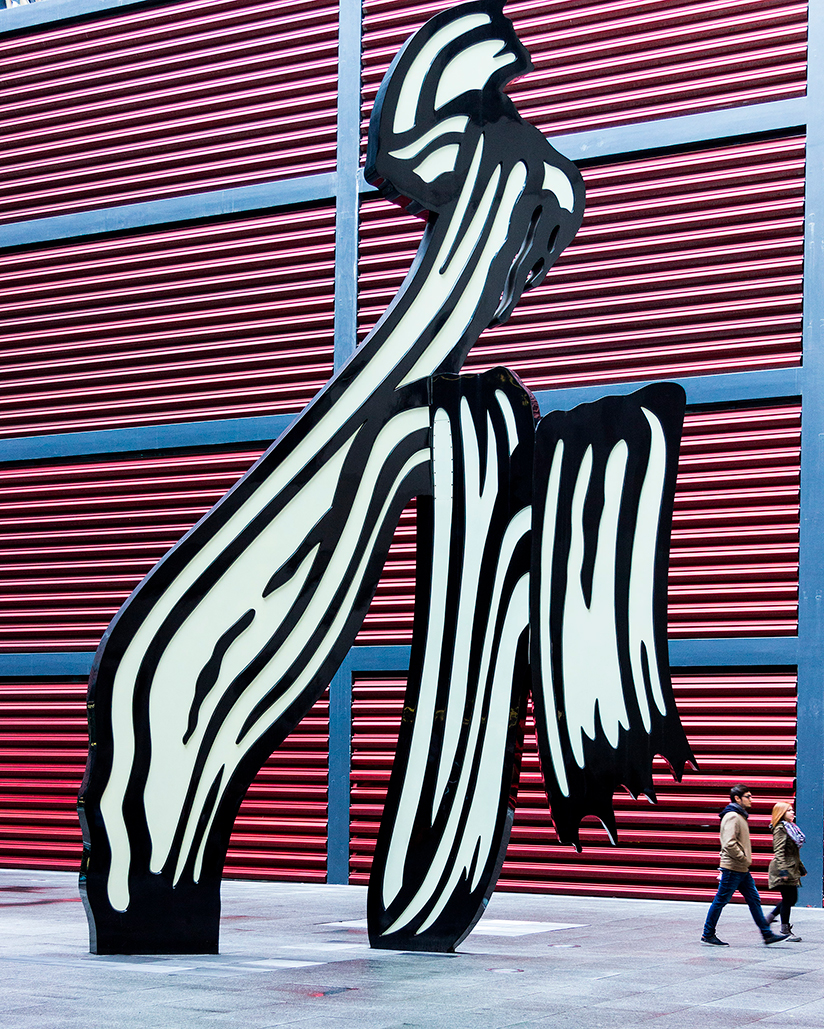 Fuera del apasionante Museo de Arte Moderno Reina Sofía.
