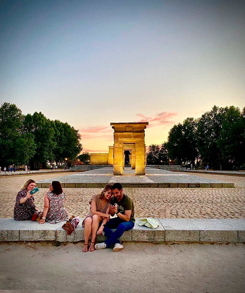 Disfruta de la puesta de sol en el Templo de Debod de Madrid.