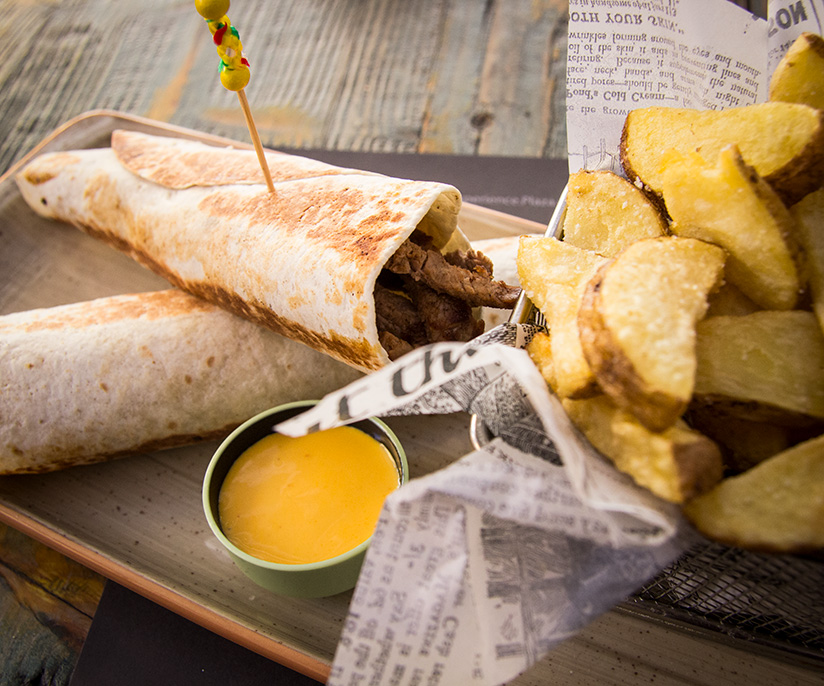 Du spiser god bistromad på L'experience i Málaga.