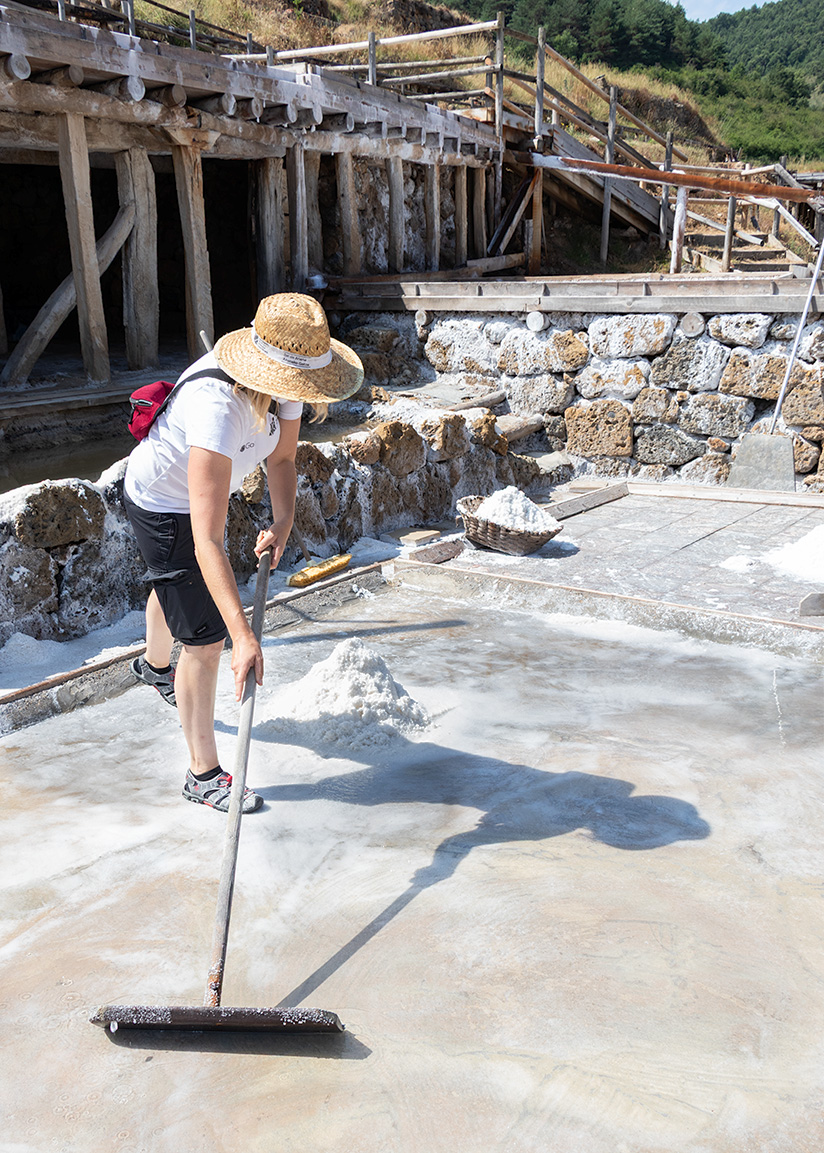 In the salt valley in the Añana Valley in the Basque Country, salt is made for Michelin-starred restaurants.