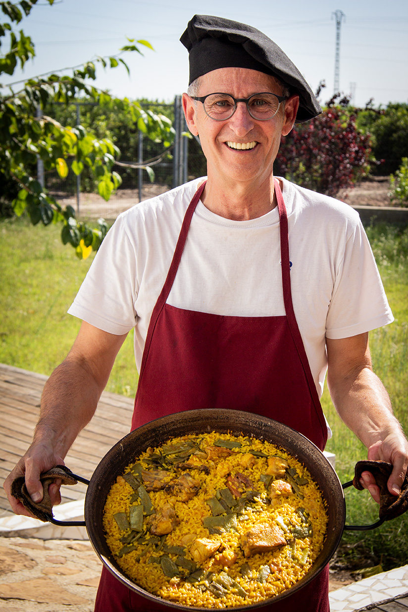 En Mi Paella en la Huerta, con Rafael, puedes aprender a preparar una auténtica paella valenciana.