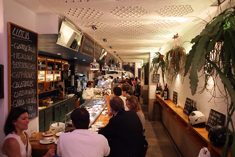 Det er et must at smage masser af tapas i Barcelona, som er en kæmpe gourmetby.