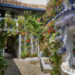 Entra en los exuberantes patios privados de Córdoba